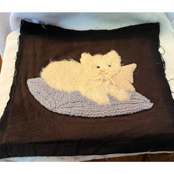 Primitive Folk Art Punch Needle Kitten Picture for Pillow, Seat, or Frame - Picture 1 of 4